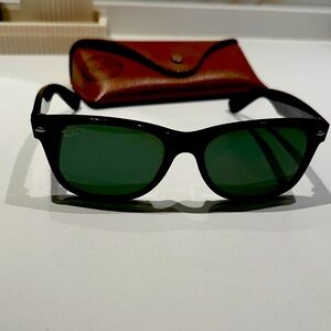 Ray-Ban Classic Black Sunglasses- green lenses